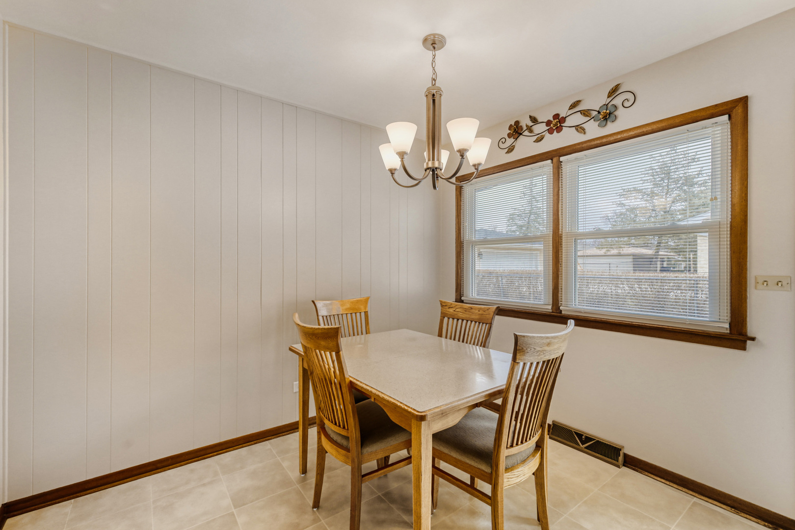 602 E Weathersfield Way, Schaumburg, IL 60193