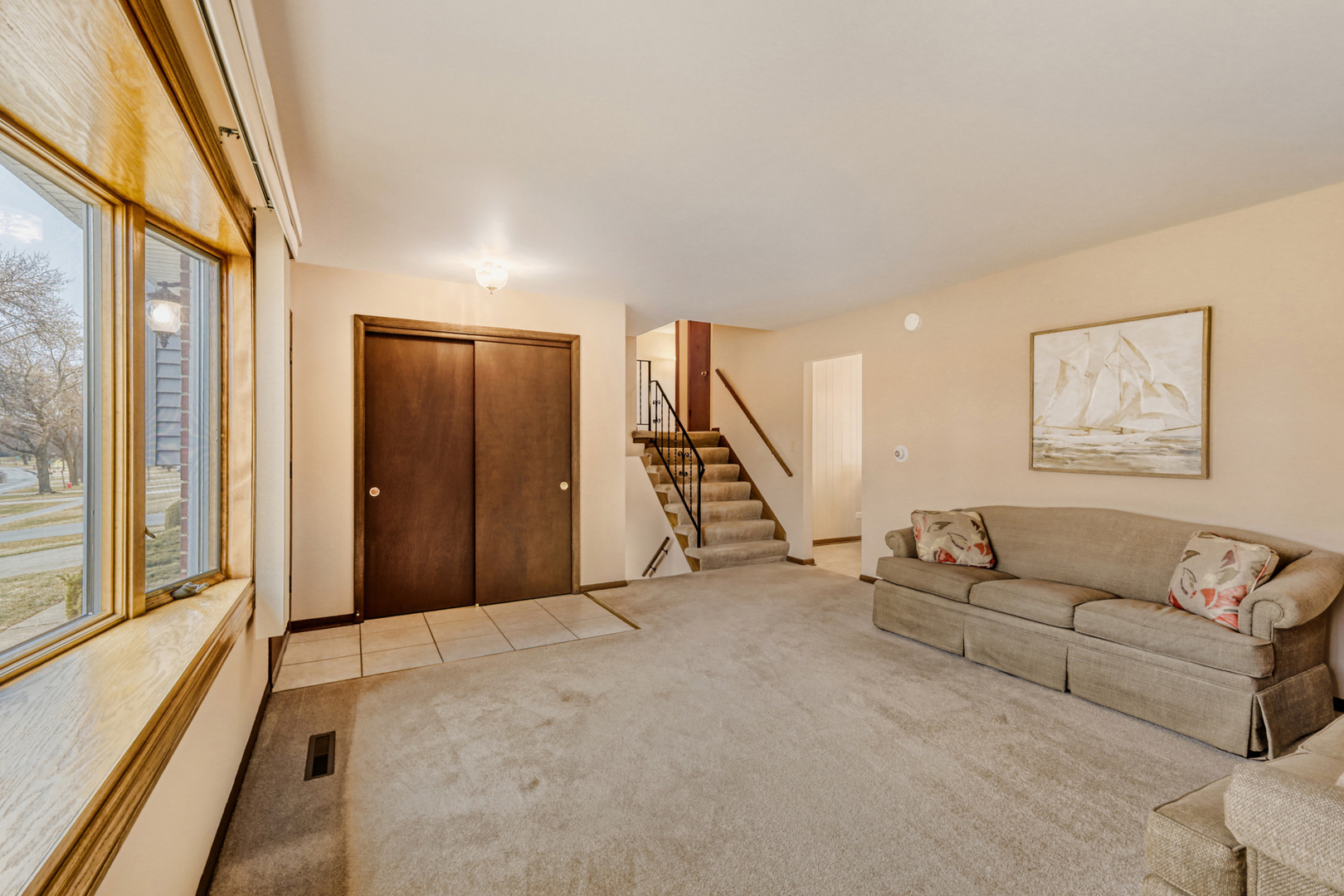 602 E Weathersfield Way, Schaumburg, IL 60193