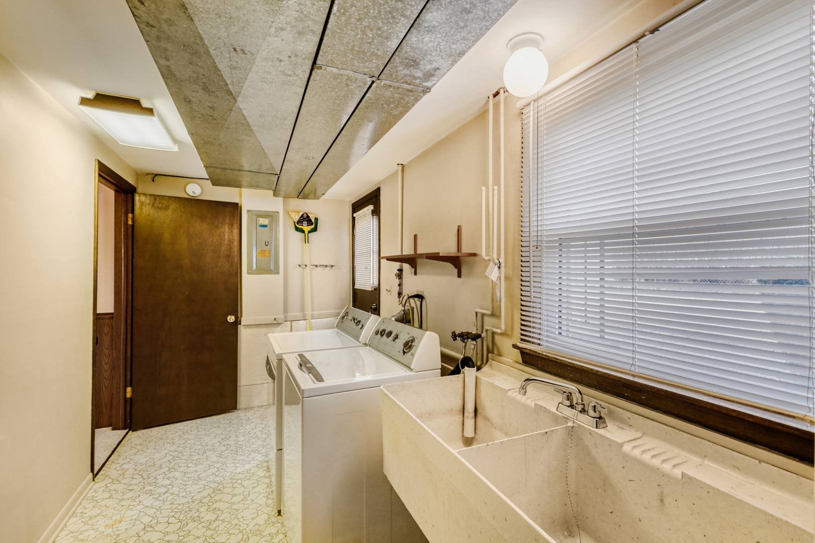 602 E Weathersfield Way, Schaumburg, IL 60193