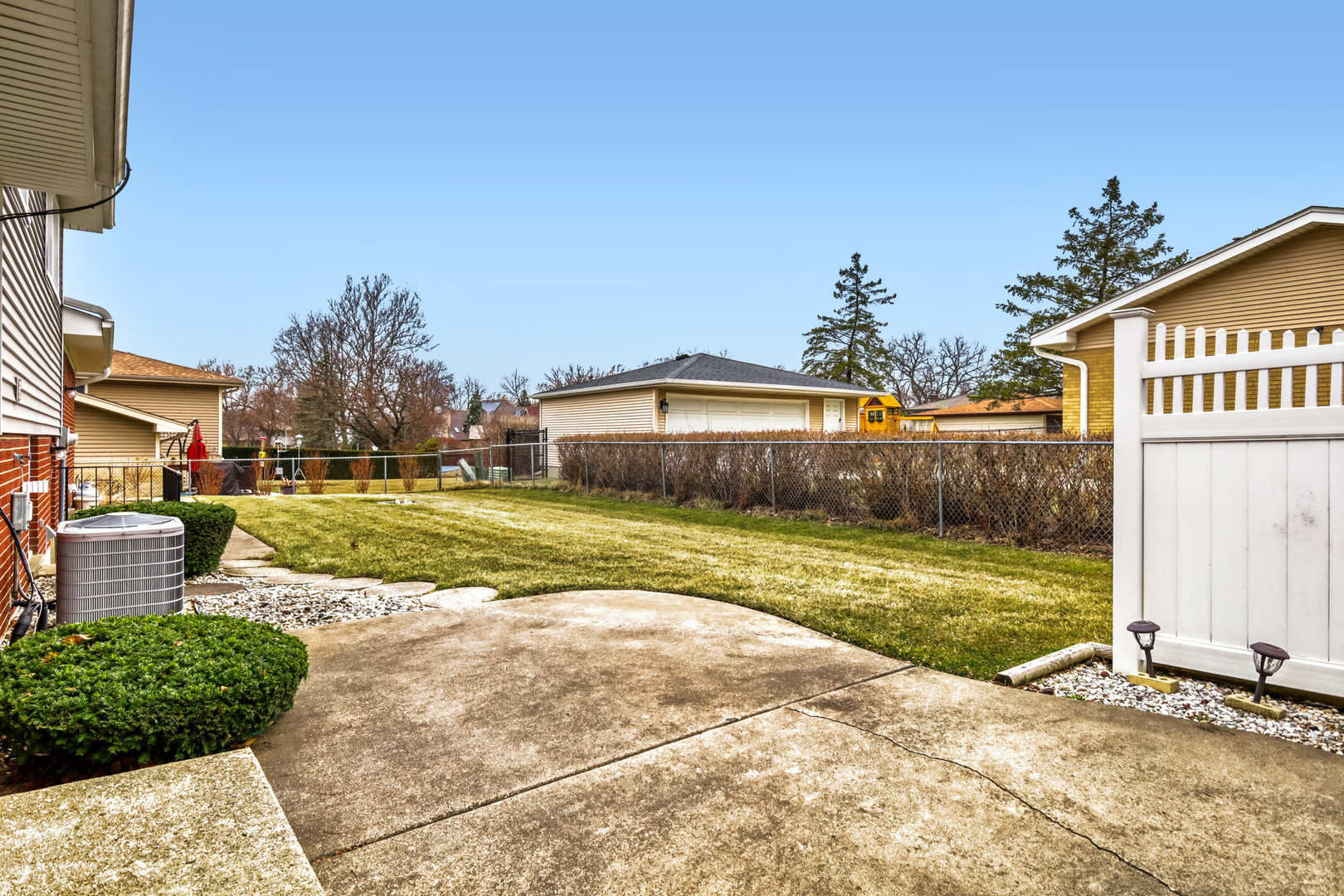 602 E Weathersfield Way, Schaumburg, IL 60193