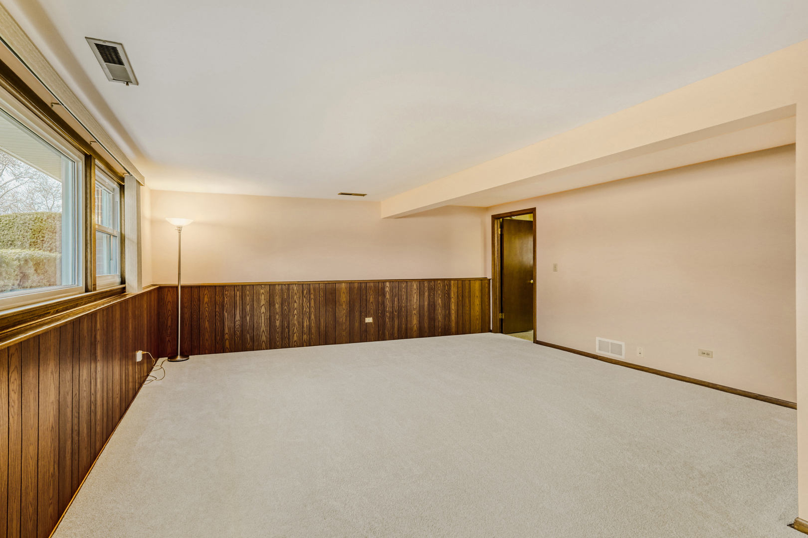 602 E Weathersfield Way, Schaumburg, IL 60193