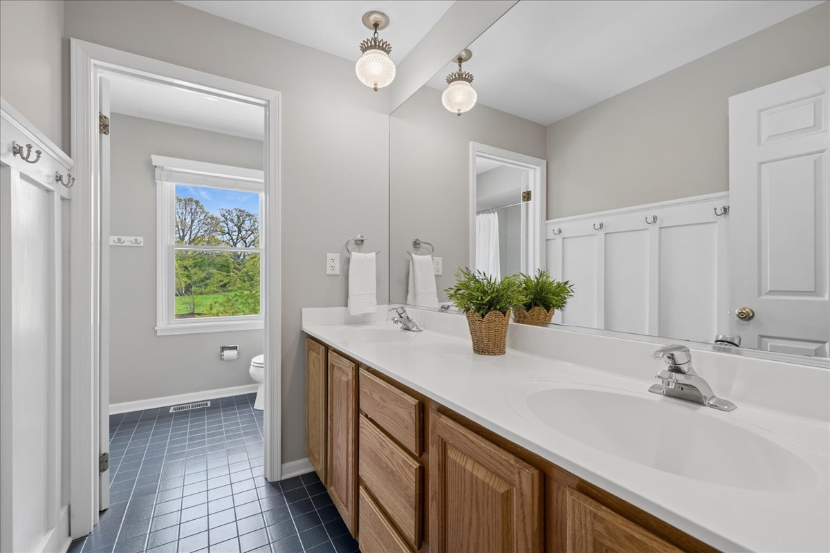 1430 Allyson Court, Libertyville, IL 60048