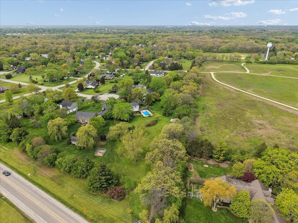 1430 Allyson Court, Libertyville, IL 60048