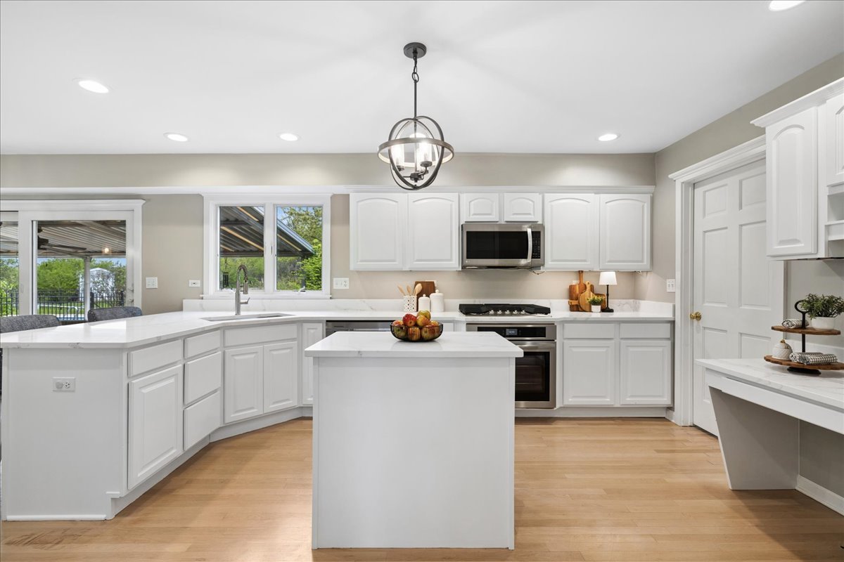 1430 Allyson Court, Libertyville, IL 60048