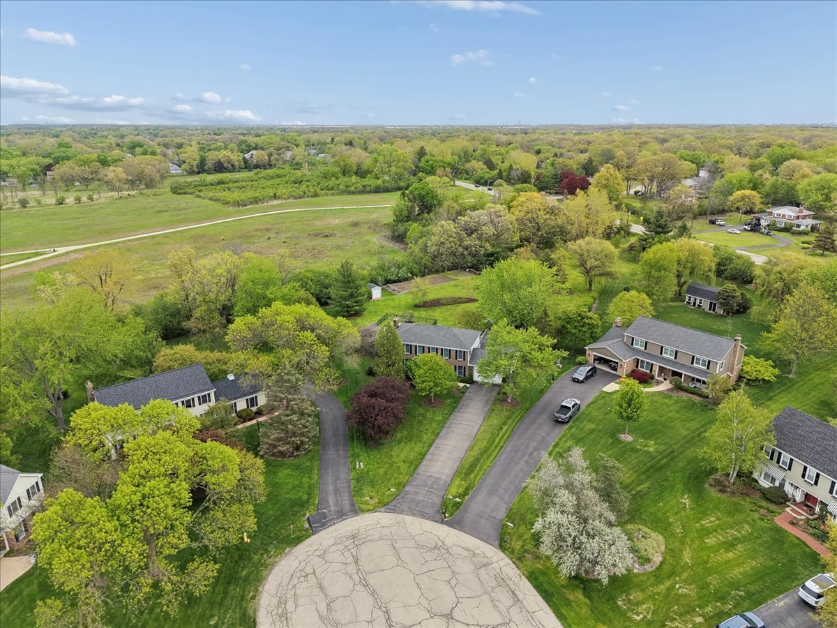 1430 Allyson Court, Libertyville, IL 60048