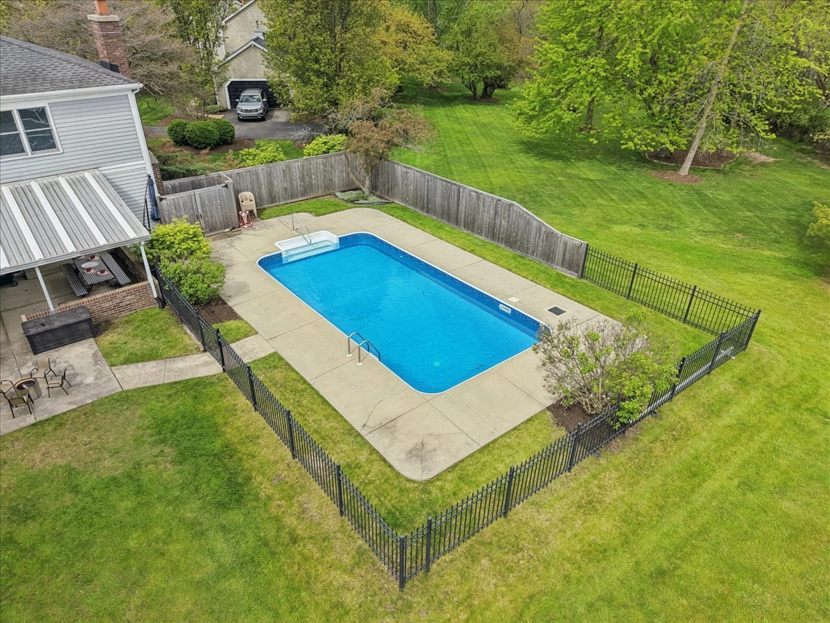1430 Allyson Court, Libertyville, IL 60048