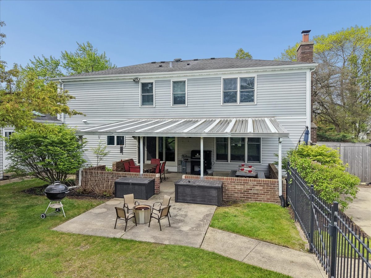 1430 Allyson Court, Libertyville, IL 60048