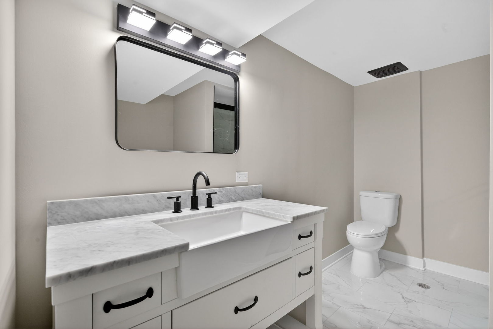 6025 W 55th Street, Chicago, IL 60638