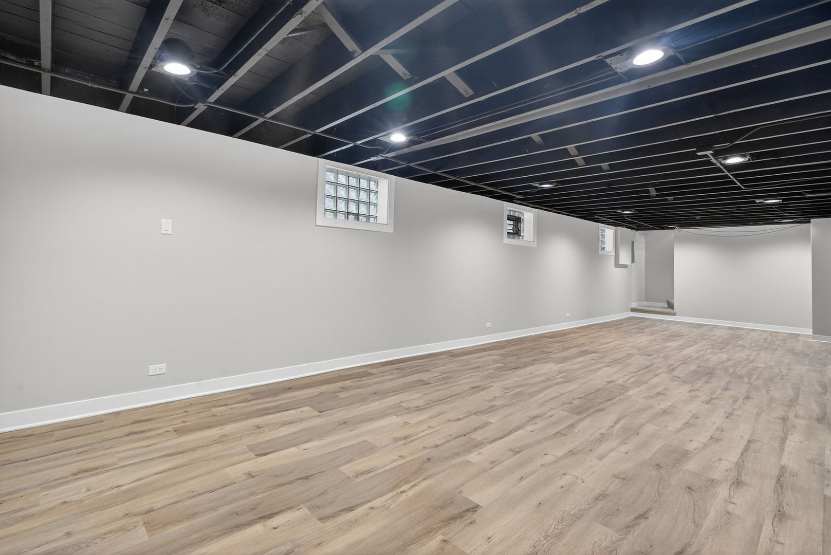 6025 W 55th Street, Chicago, IL 60638