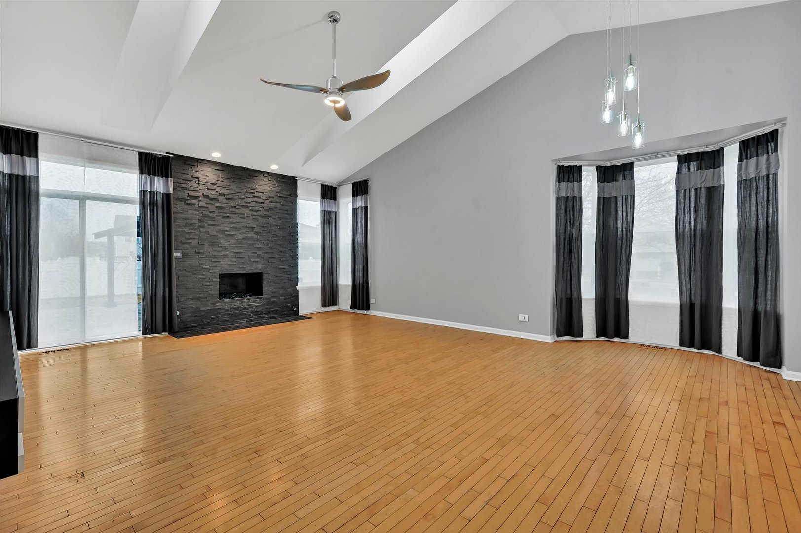 16516 W Apache Drive, Lockport, IL 60441