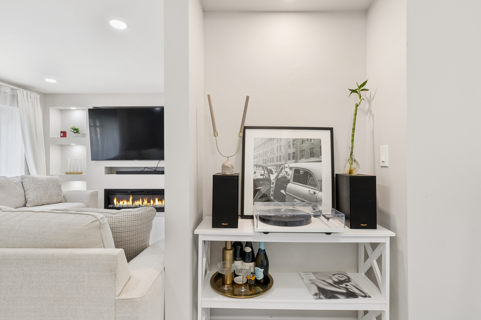 1936 Whitingham Lane, Hoffman Estates, IL 60169