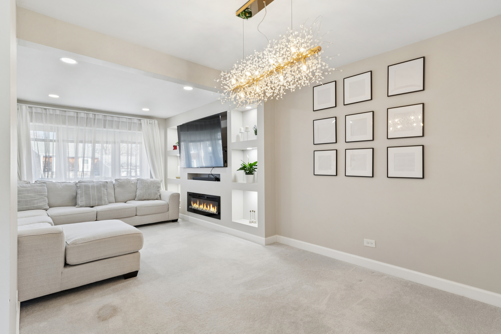 1936 Whitingham Lane, Hoffman Estates, IL 60169