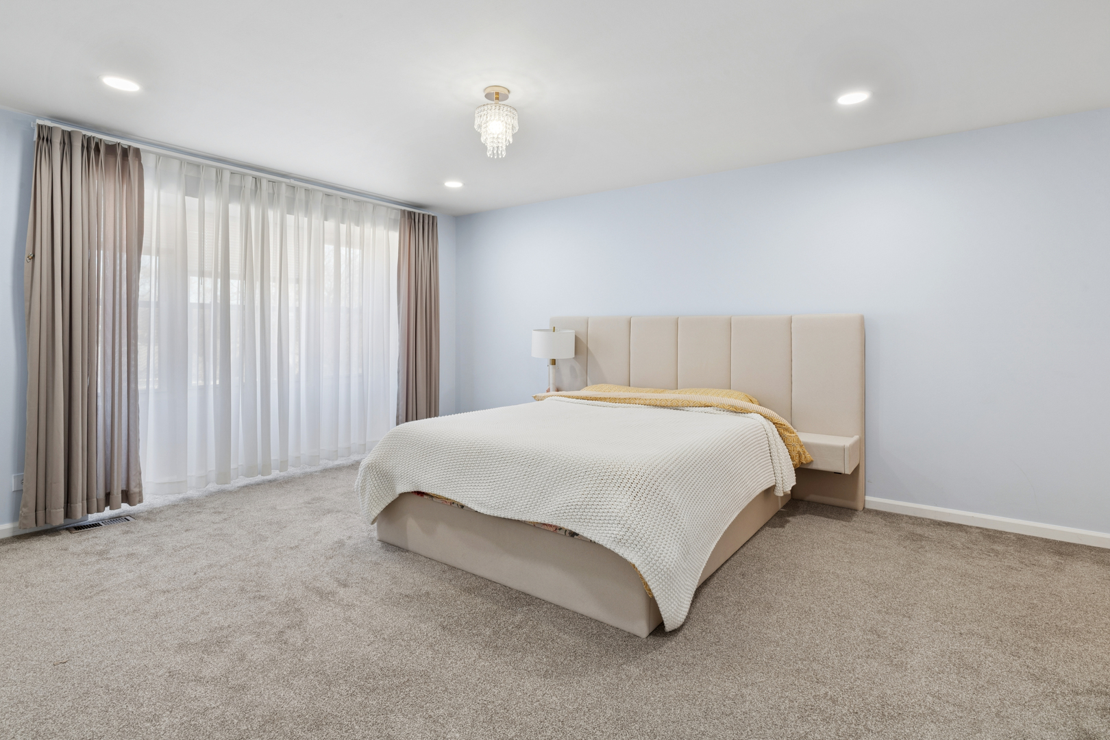 1936 Whitingham Lane, Hoffman Estates, IL 60169