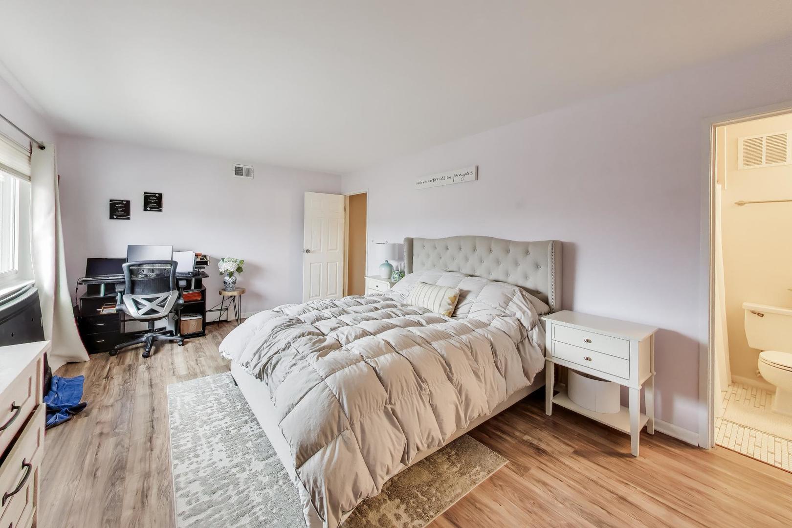 445 S Cleveland Avenue #302, Arlington Heights, IL 60005