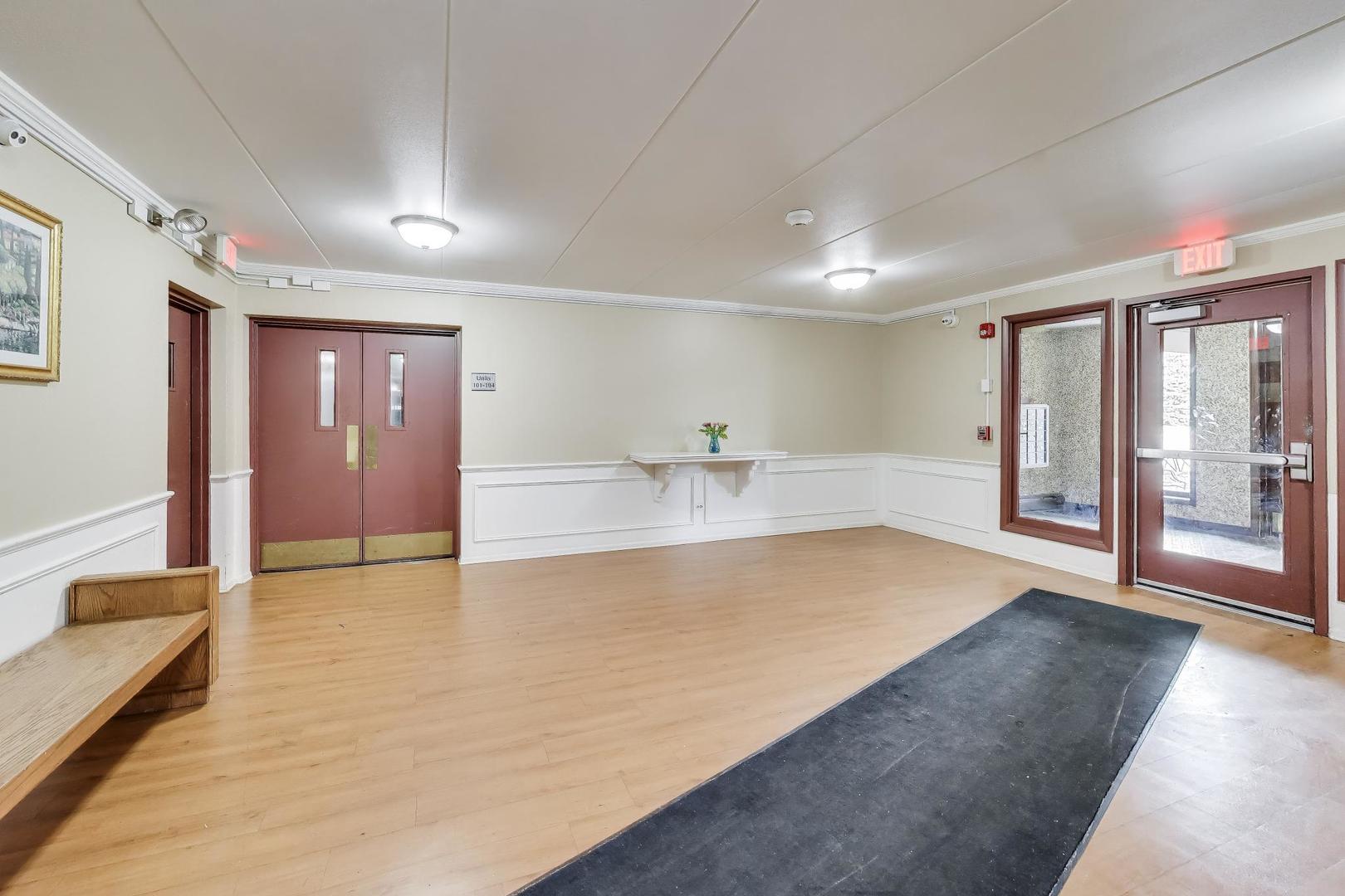 445 S Cleveland Avenue #302, Arlington Heights, IL 60005