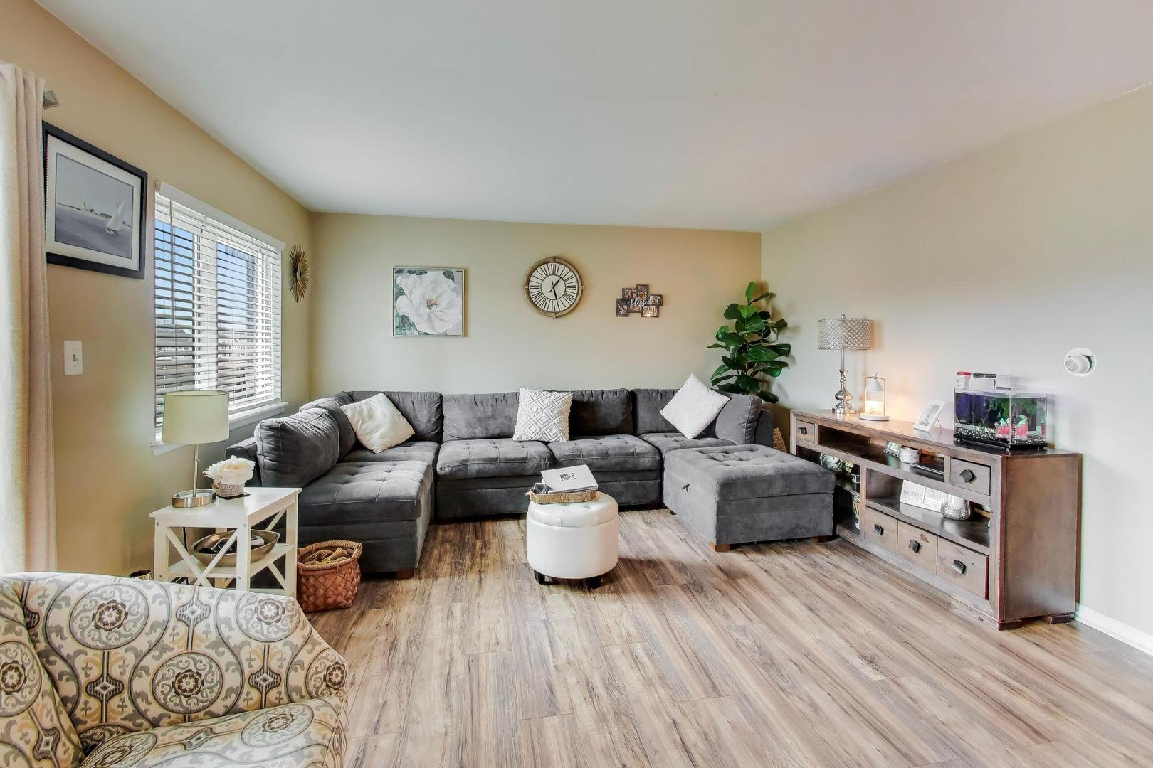 445 S Cleveland Avenue #302, Arlington Heights, IL 60005