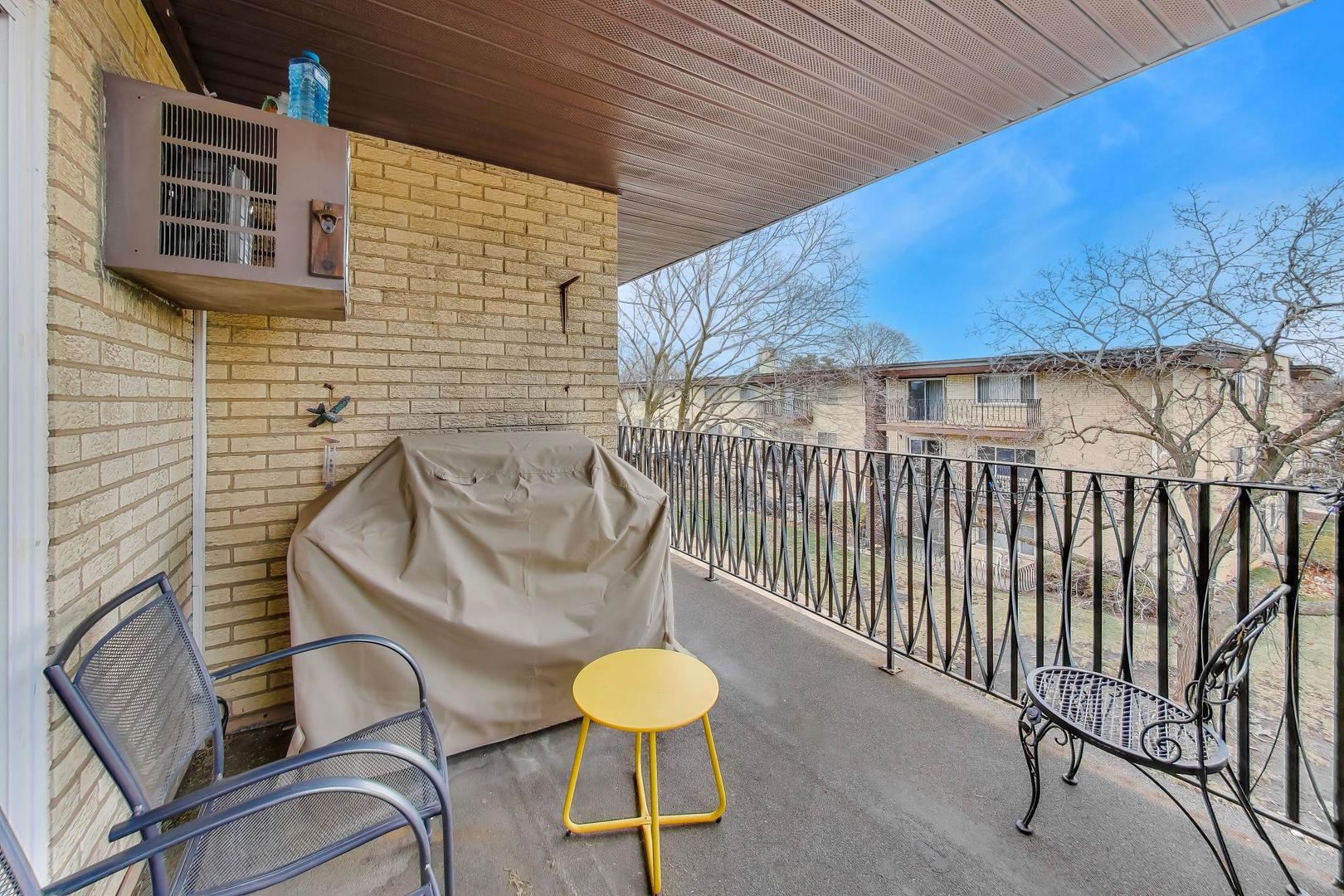 445 S Cleveland Avenue #302, Arlington Heights, IL 60005