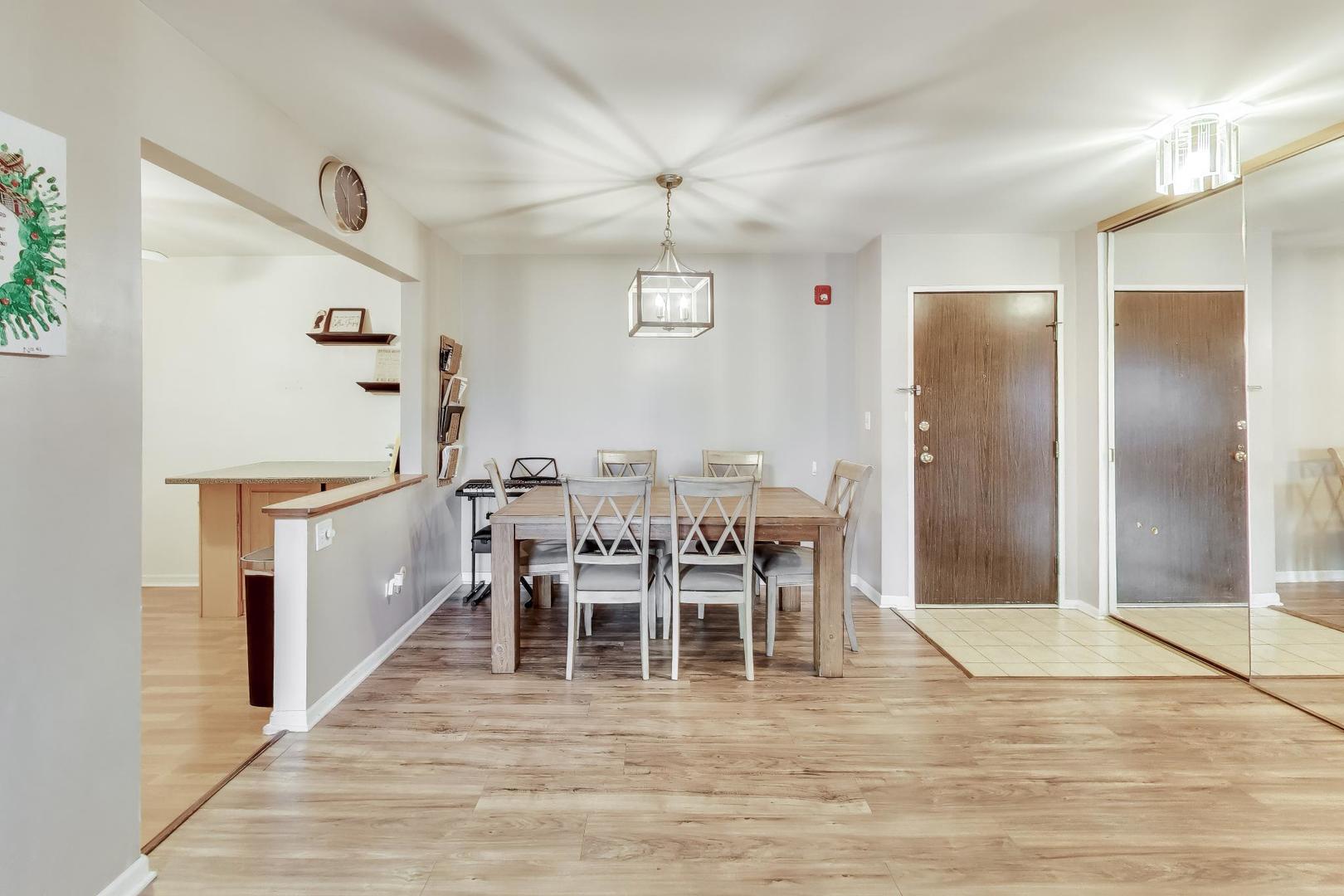 445 S Cleveland Avenue #302, Arlington Heights, IL 60005