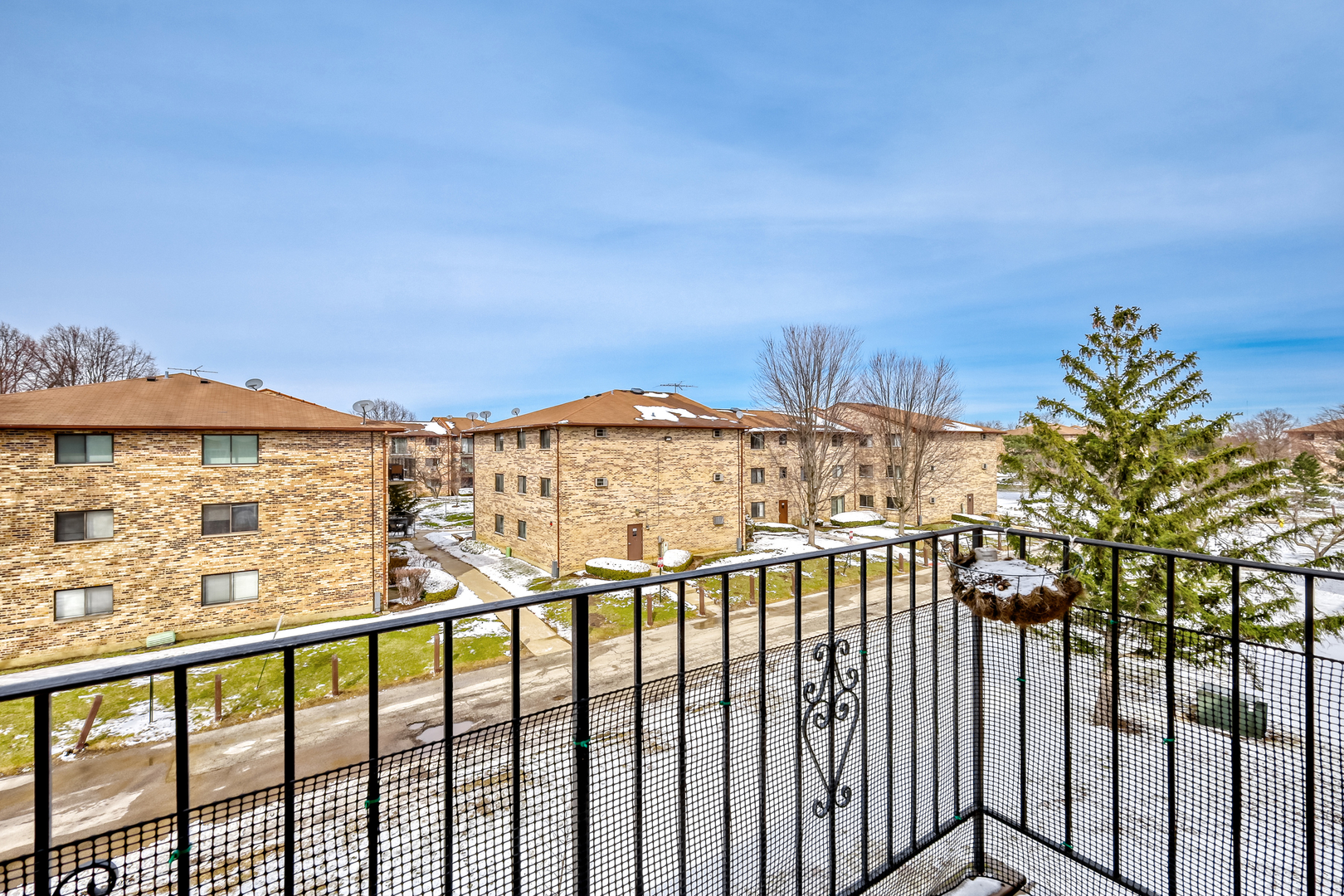 147 W Elk Trail #345, Carol Stream, IL 60188