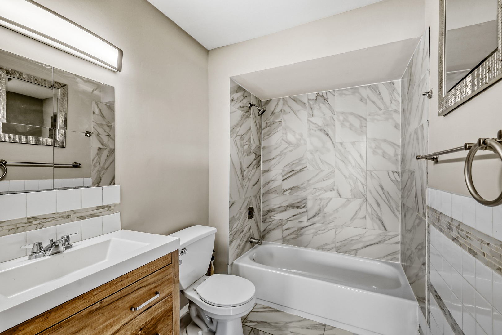 147 W Elk Trail #345, Carol Stream, IL 60188