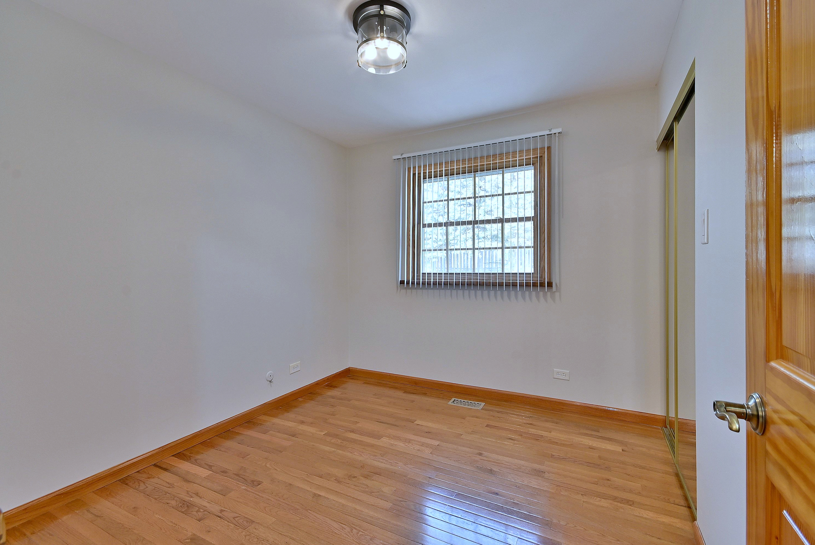 714 N Lakeside Drive, Vernon Hills, IL 60061