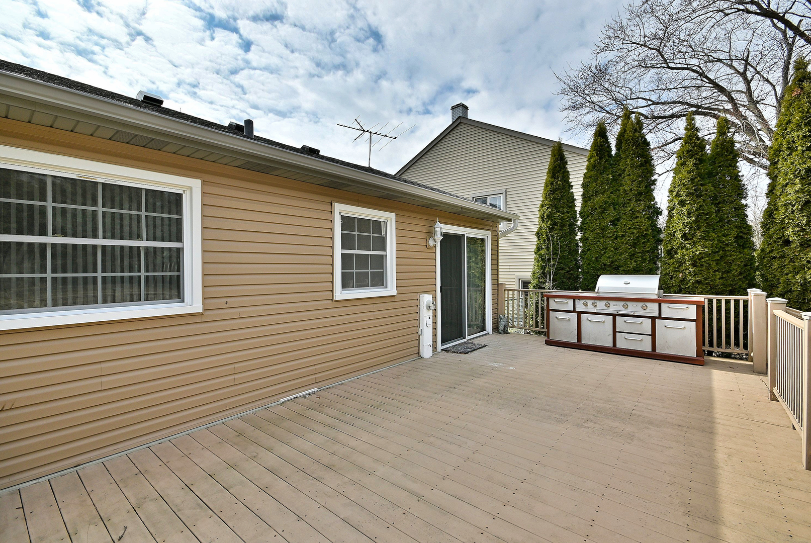 714 N Lakeside Drive, Vernon Hills, IL 60061