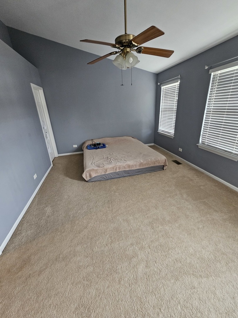 621 Lincoln Station Drive #621, Oswego, IL 60543