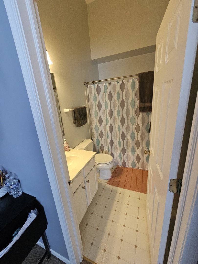 621 Lincoln Station Drive #621, Oswego, IL 60543