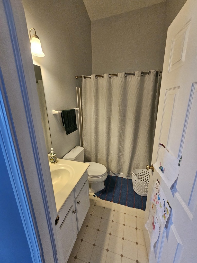 621 Lincoln Station Drive #621, Oswego, IL 60543