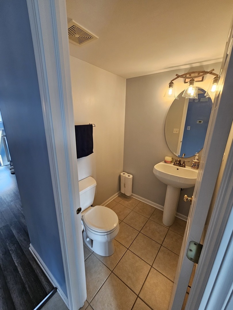 621 Lincoln Station Drive #621, Oswego, IL 60543