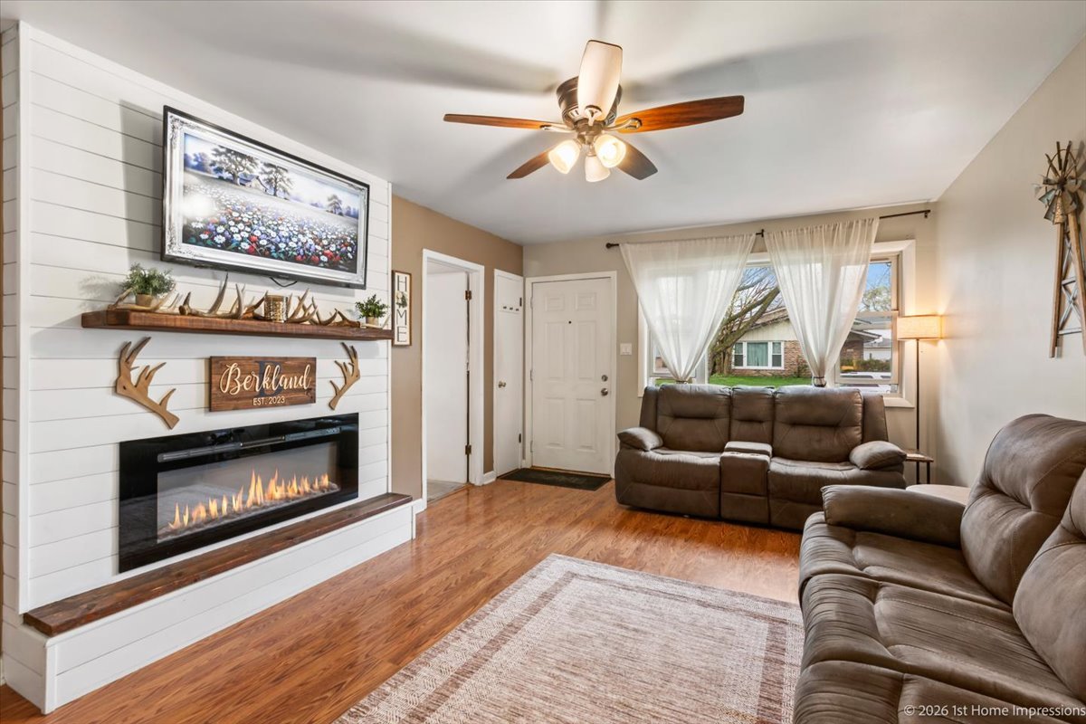 16419 Terry Lane, Oak Forest, IL 60452