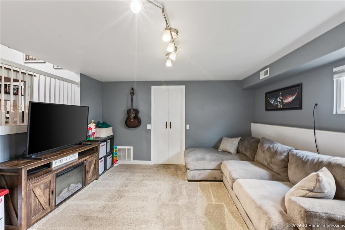 16419 Terry Lane, Oak Forest, IL 60452