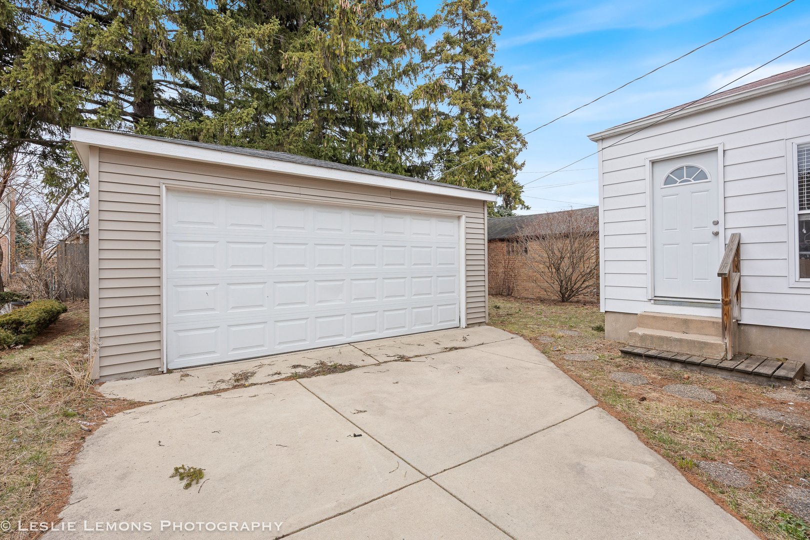 7162 N MOODY Avenue, Chicago, IL 60646