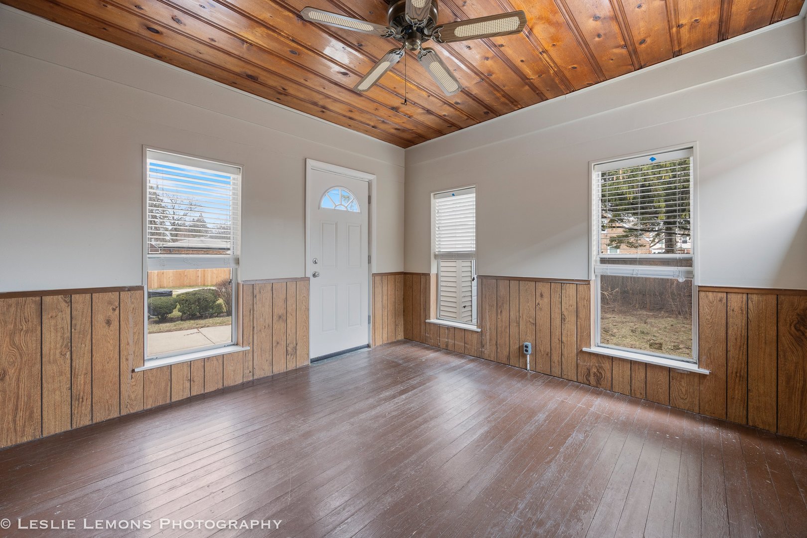 7162 N MOODY Avenue, Chicago, IL 60646