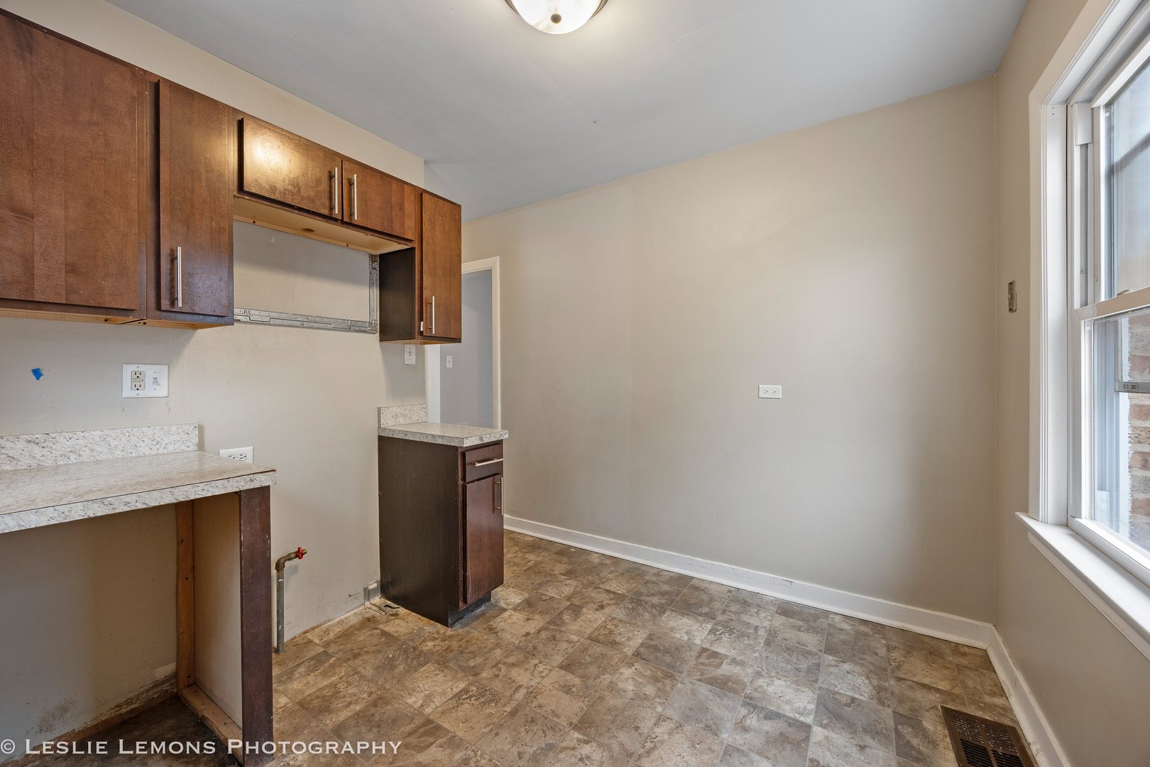 7162 N MOODY Avenue, Chicago, IL 60646