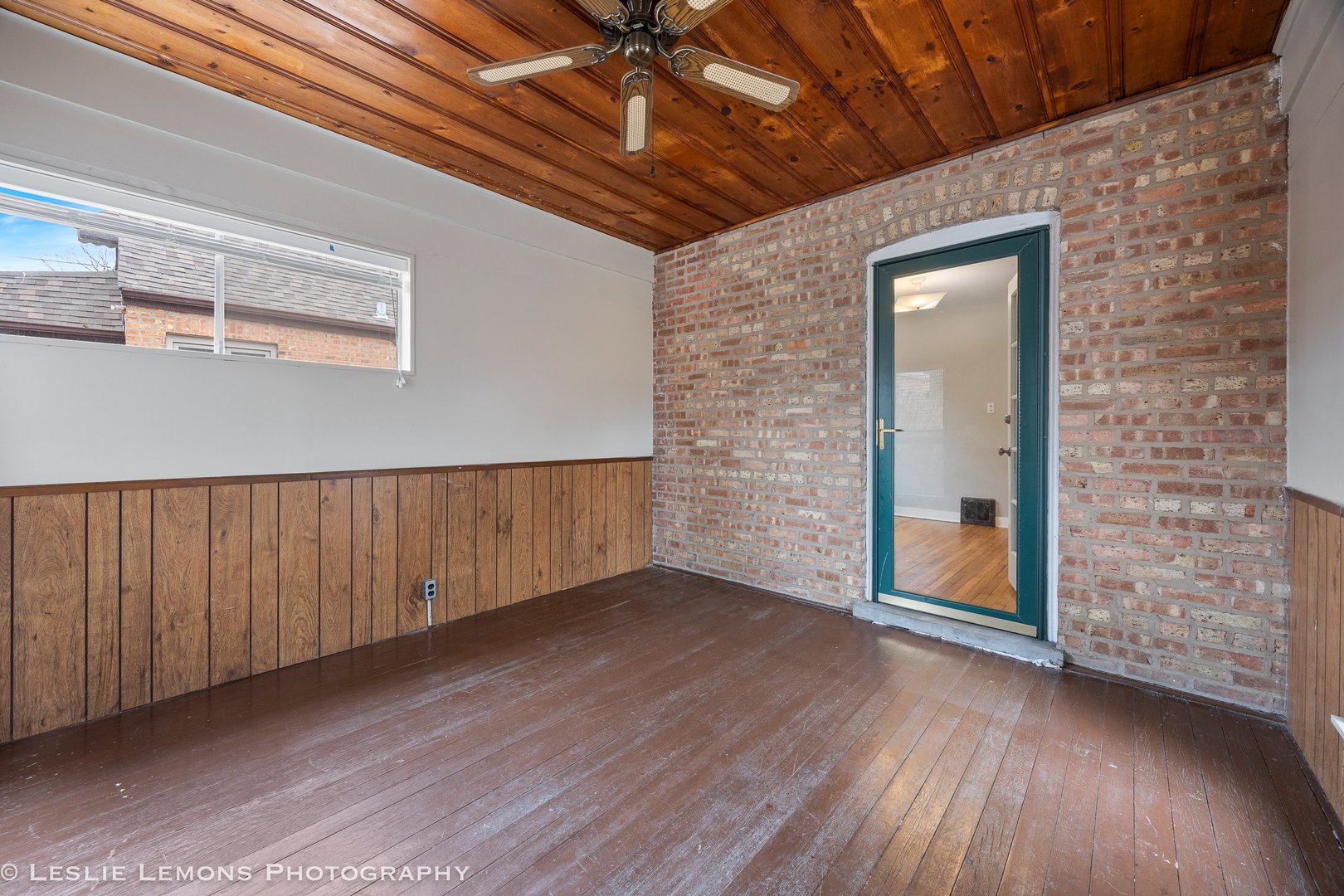 7162 N MOODY Avenue, Chicago, IL 60646