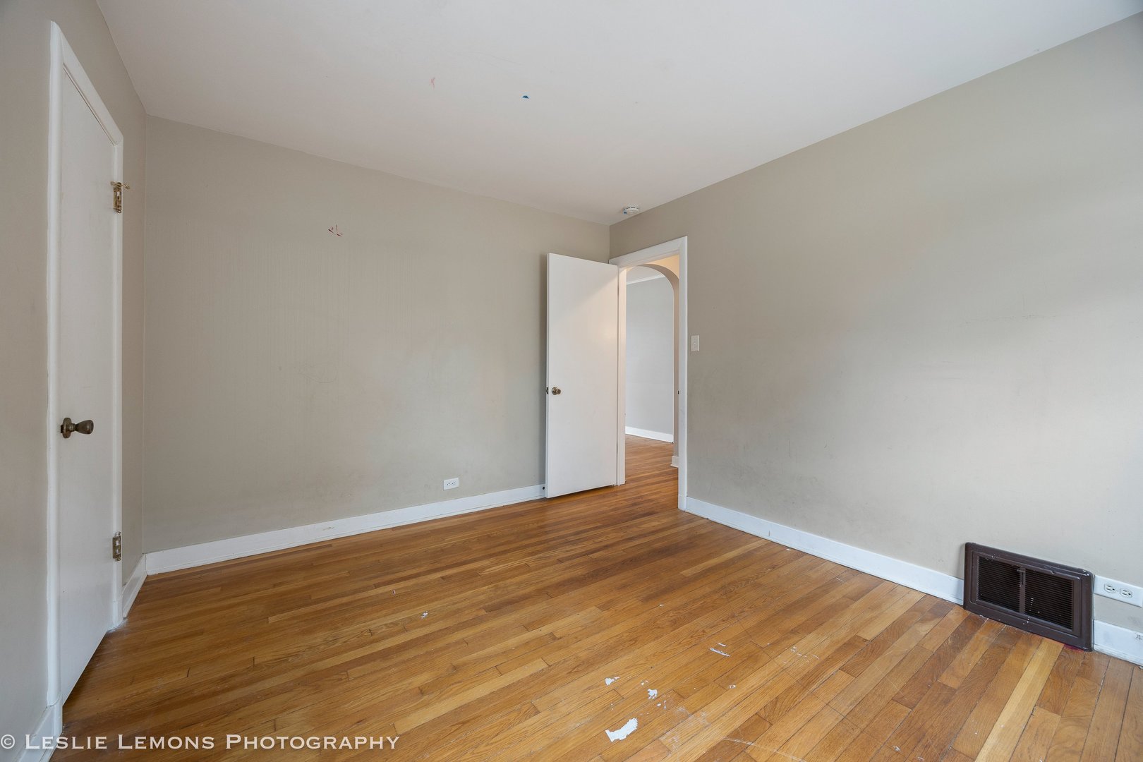 7162 N MOODY Avenue, Chicago, IL 60646