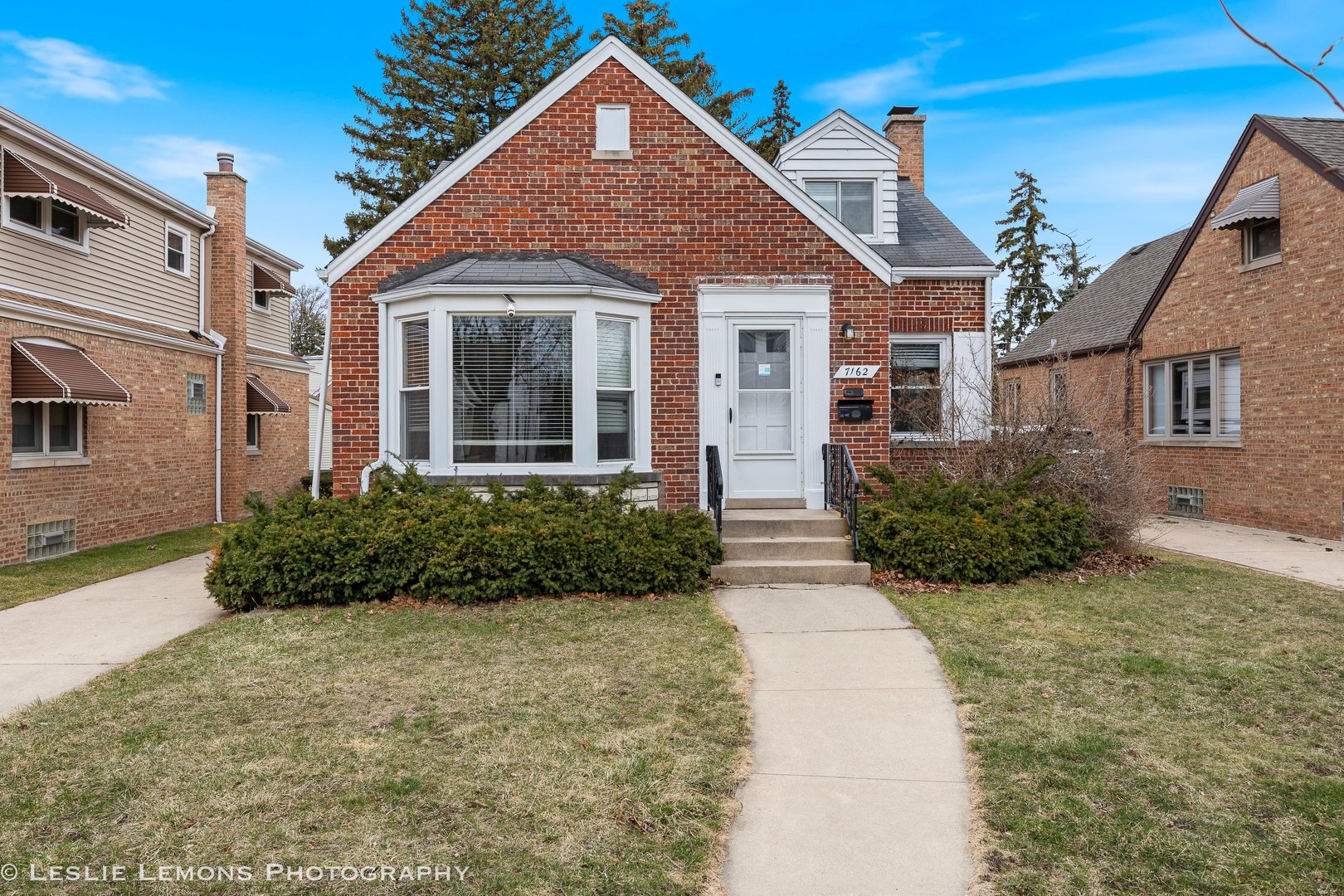 7162 N MOODY Avenue, Chicago, IL 60646