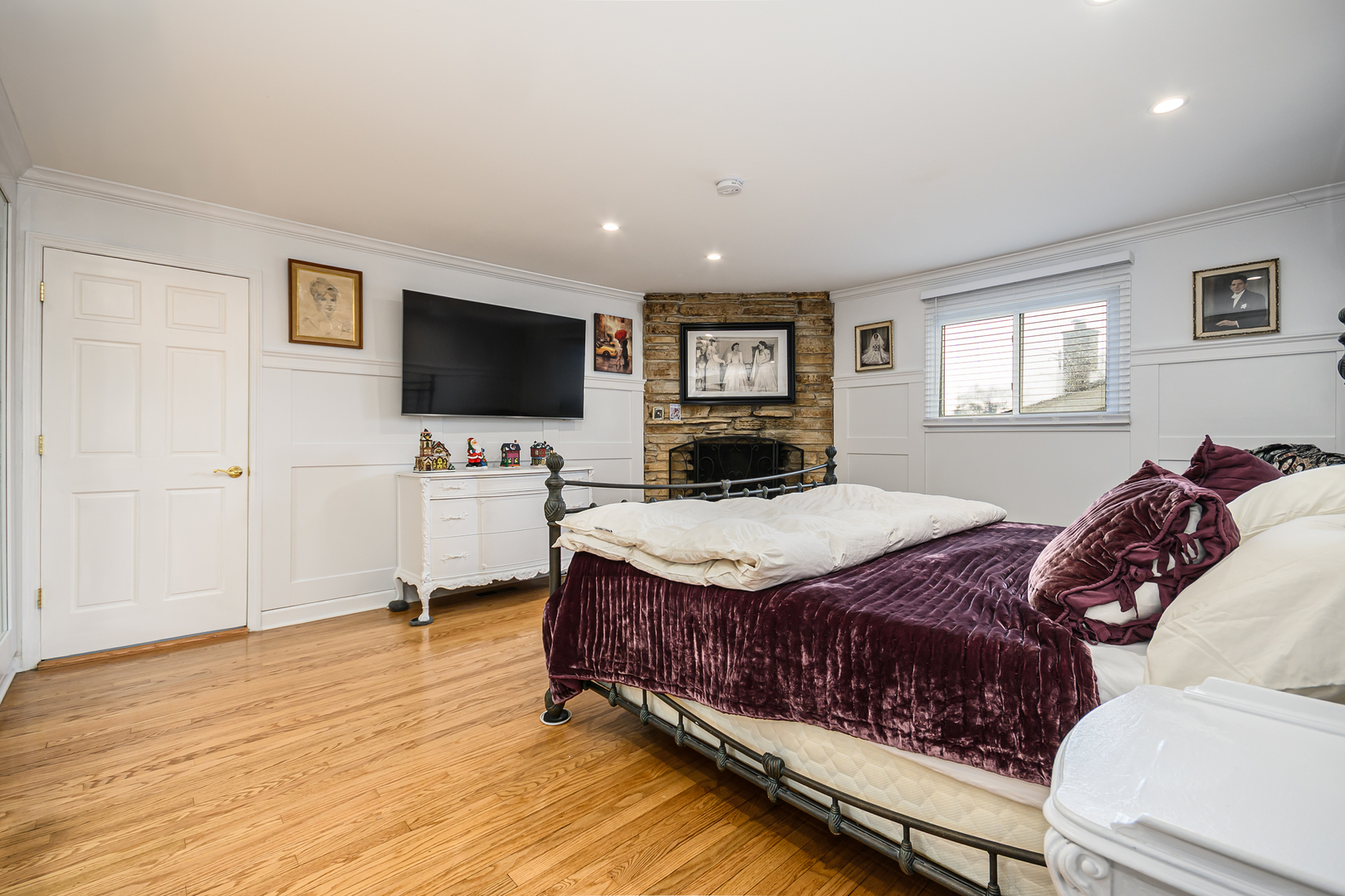 9833 N Lauren Lane, Niles, IL 60714