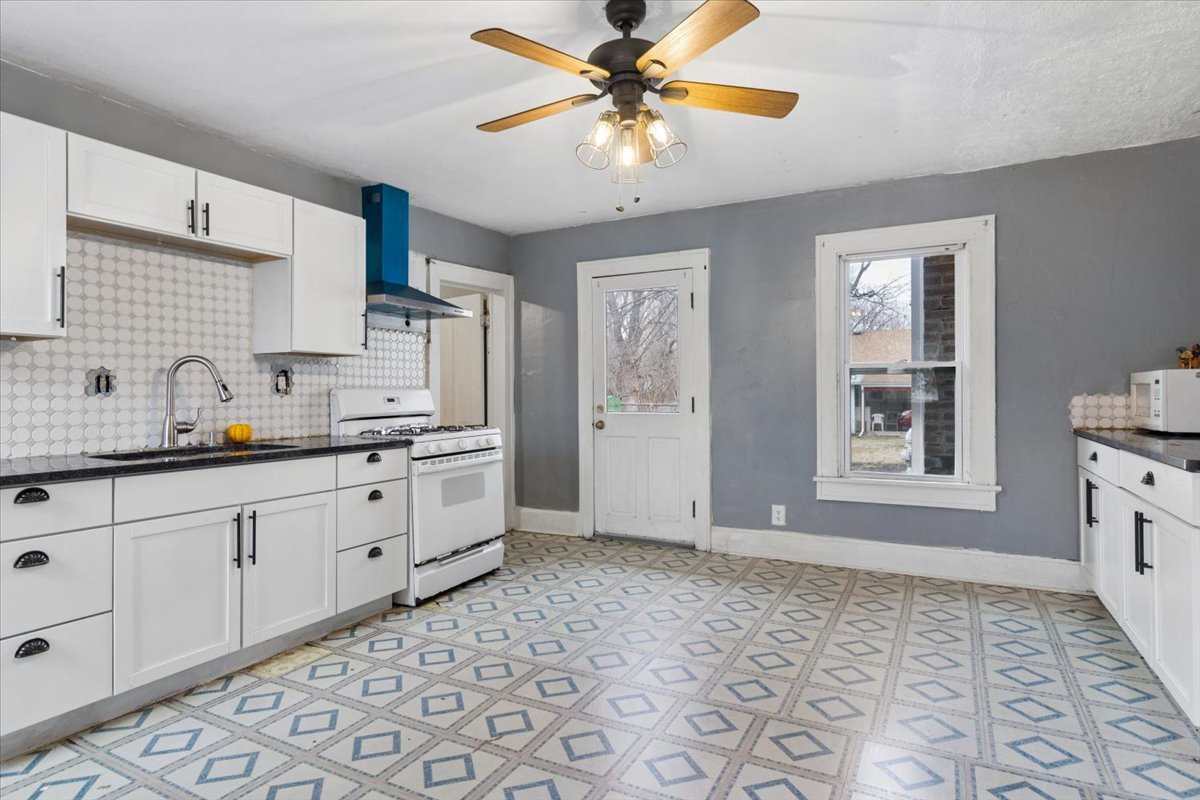 1404 Benton Street, Rockford, IL 61107