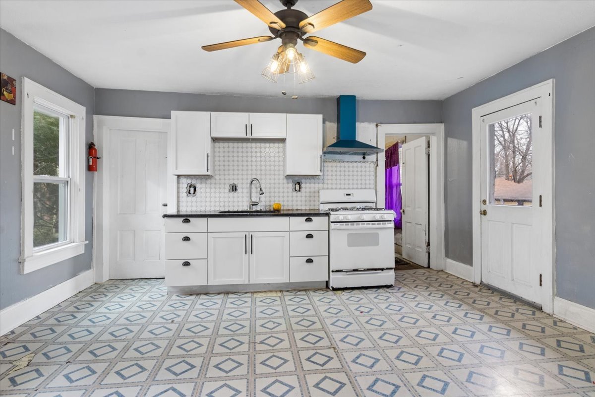 1404 Benton Street, Rockford, IL 61107