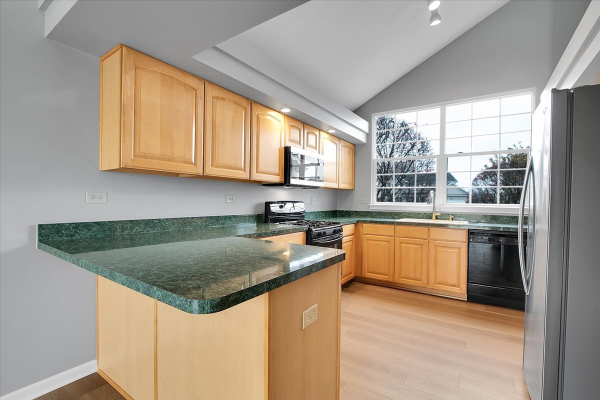 2404 White Ash Court, Plainfield, IL 60586