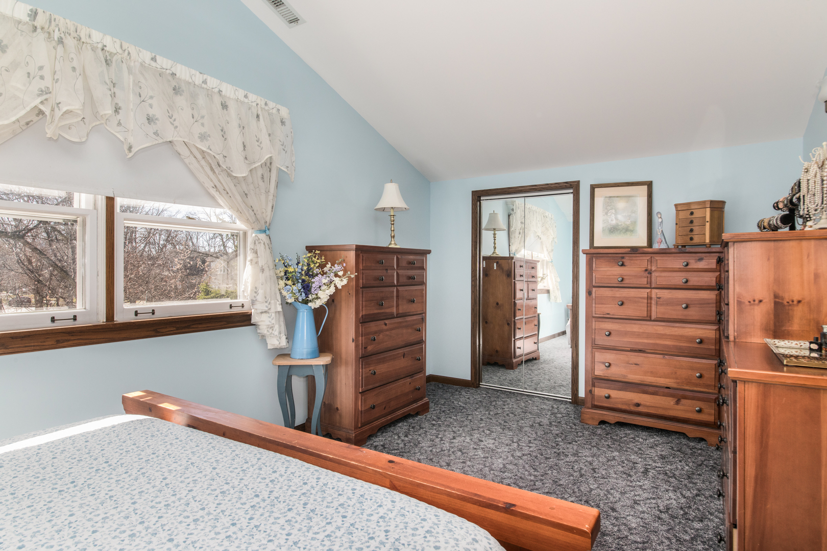 7001 N Ozark Avenue, Chicago, IL 60631