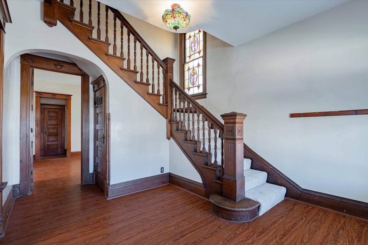 709 N Center Street, Clinton, IL 61727