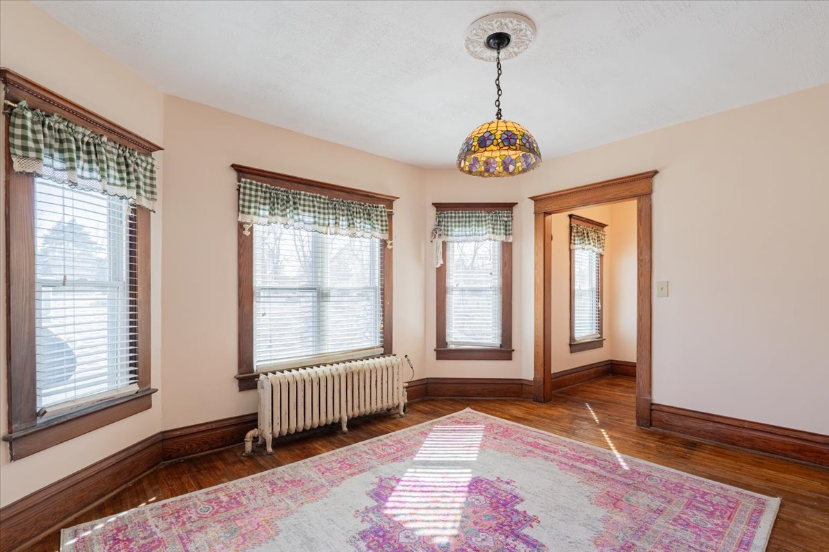 709 N Center Street, Clinton, IL 61727