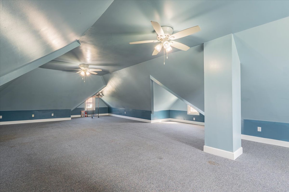 709 N Center Street, Clinton, IL 61727