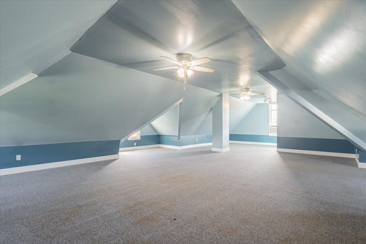 709 N Center Street, Clinton, IL 61727