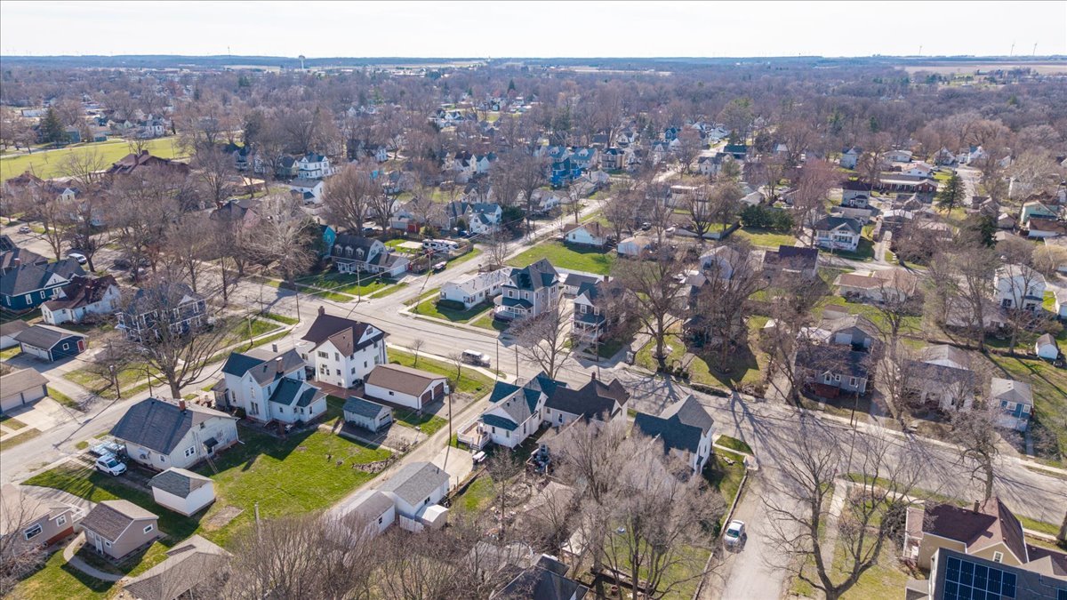 709 N Center Street, Clinton, IL 61727