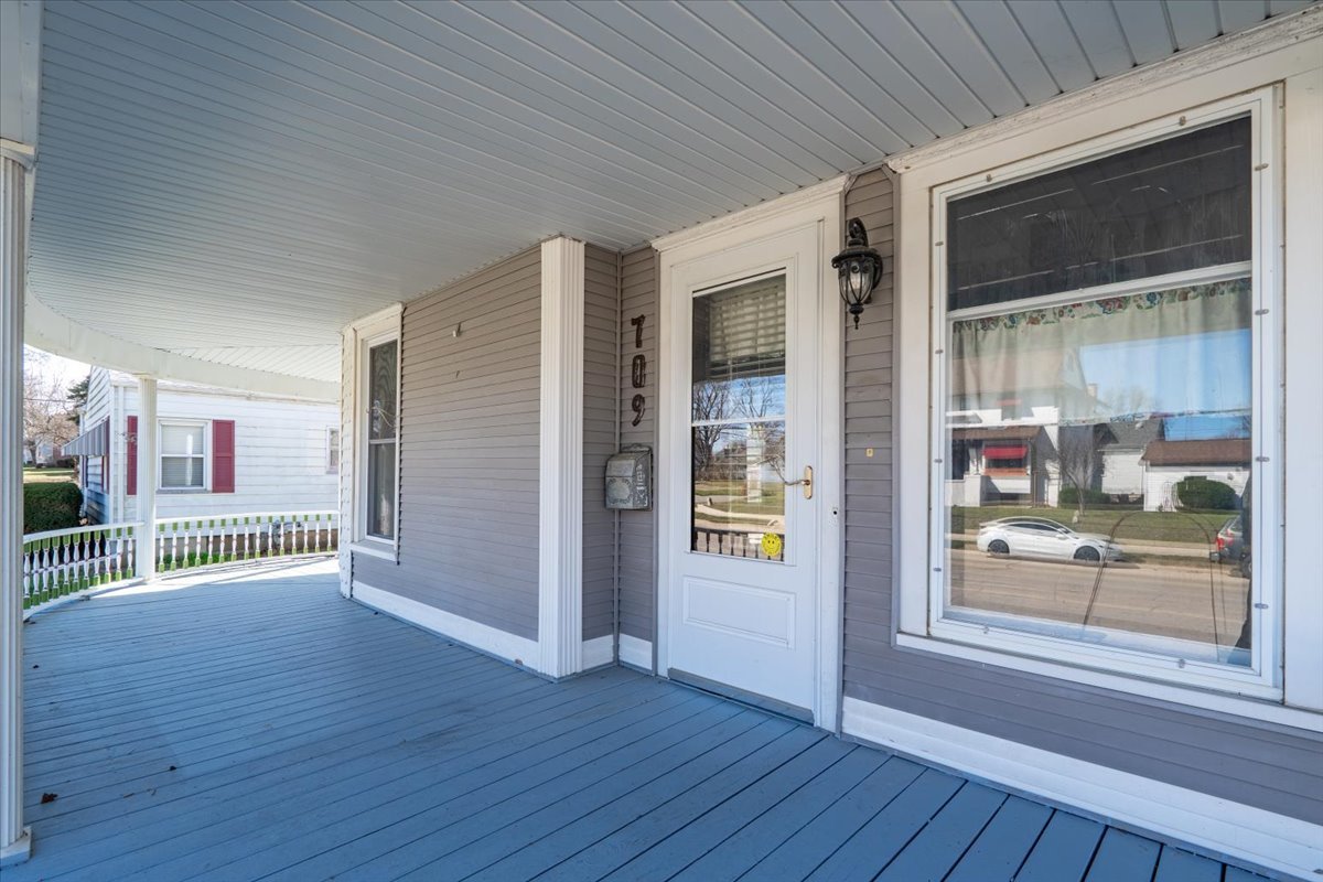 709 N Center Street, Clinton, IL 61727