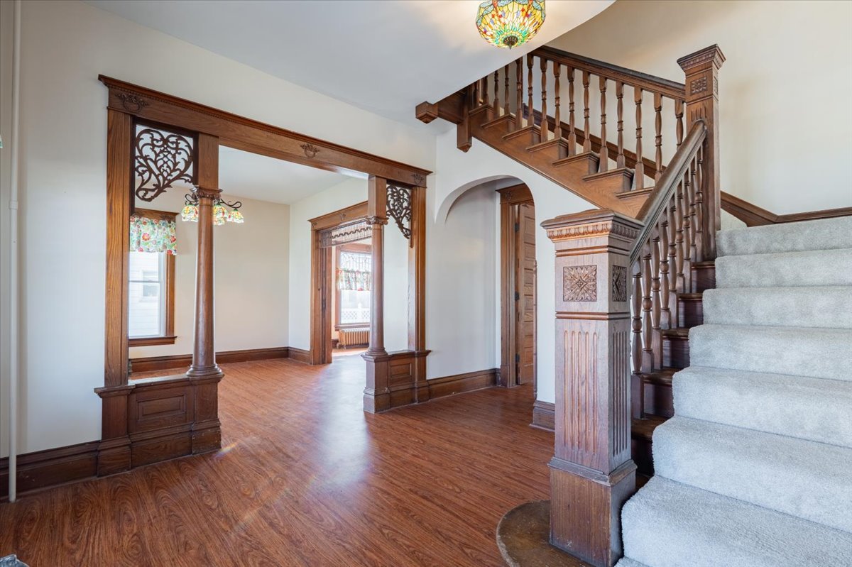 709 N Center Street, Clinton, IL 61727